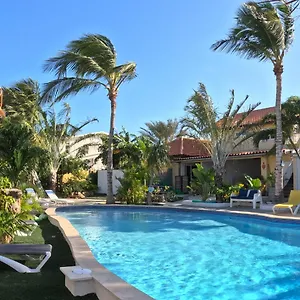 Casalina Garden 2 Blocks To Palm & Kitesurfing School Palm Beach